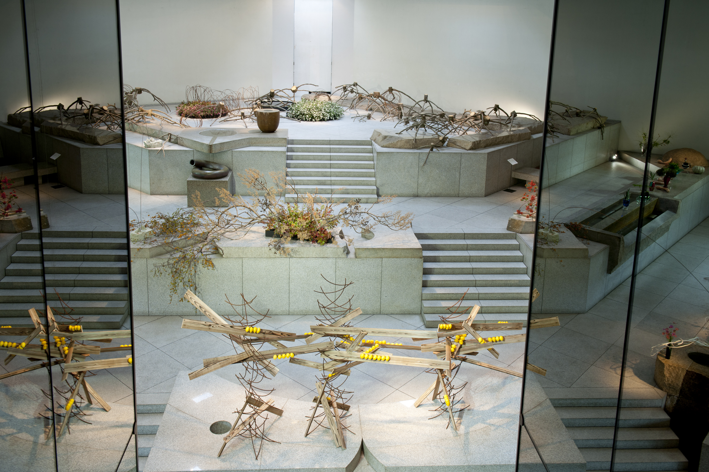 2017  第6回 成城 花のアトリエ展『風ときめく。』<br>
草月会館　草月プラザ<br>
The Sixth Exhibition of Seijo Flower Atelier ”Wind of Anticipation” 
at Sogetsu Plaza